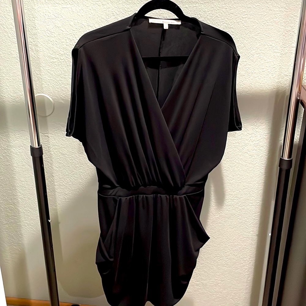 Flattering LBD w/pockets
